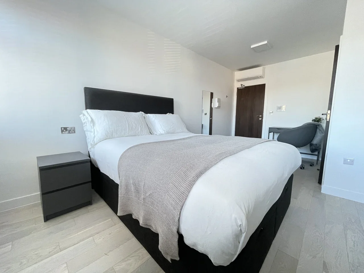 Room Regent's Park Road in Greater London