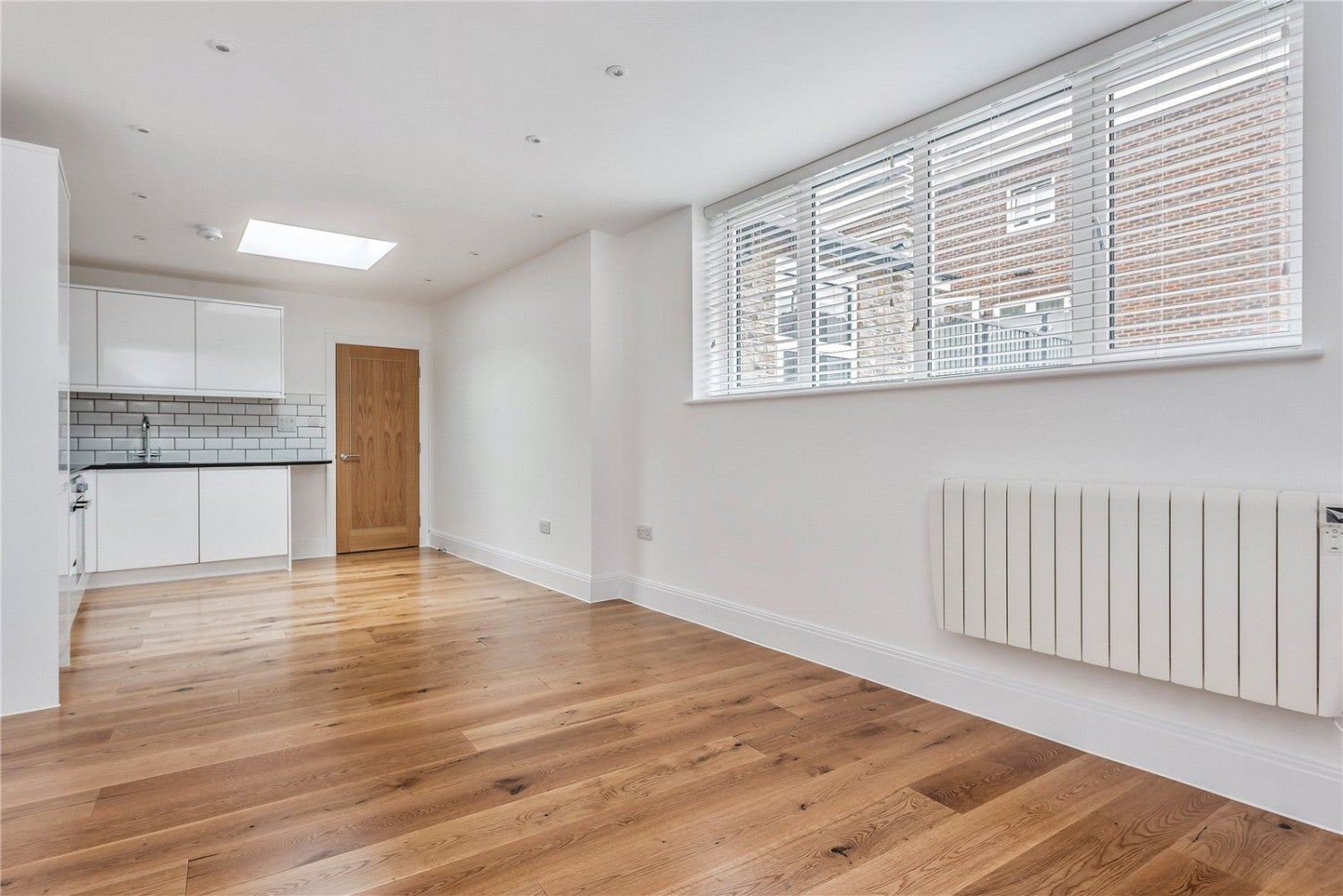 Flat Essex Road in Greater London