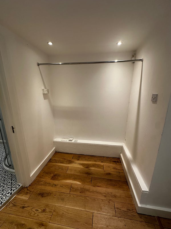 Room Lurline Gardens in Greater London