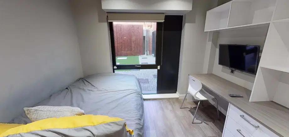 Flat De Montfort Mews in Leicester