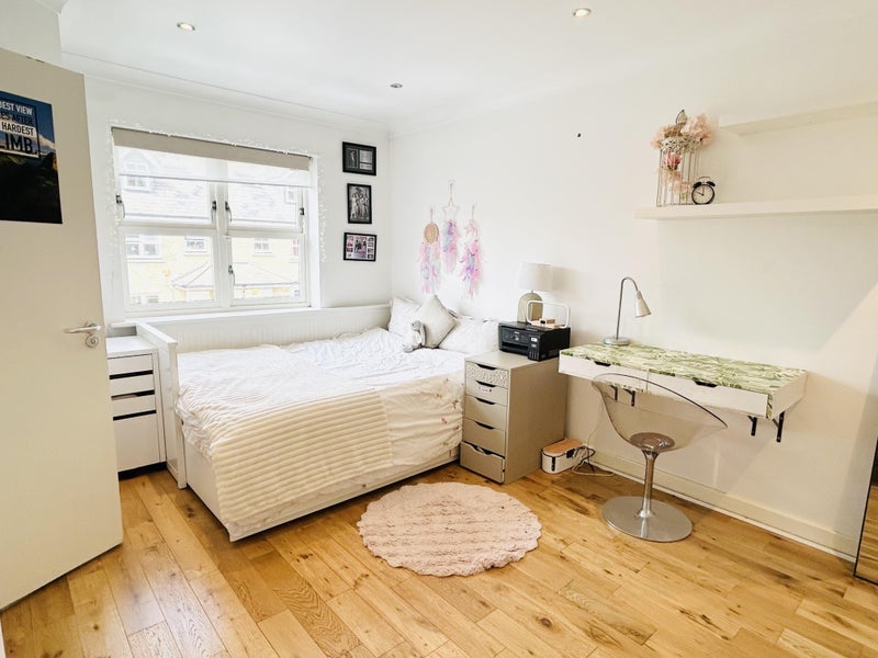 House Benjamin Mews in Greater London