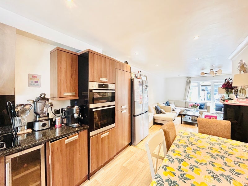 Room Benjamin Mews in Greater London