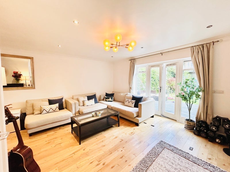 Room Benjamin Mews in Greater London