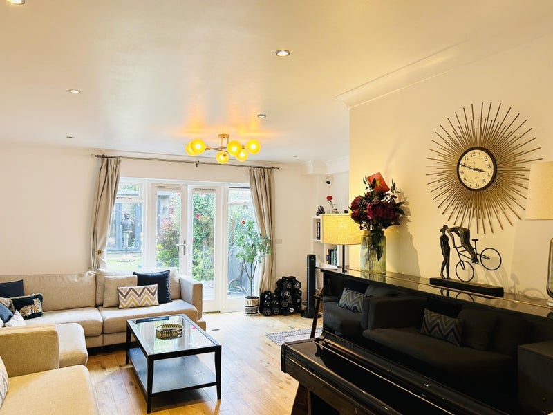 House Benjamin Mews in Greater London