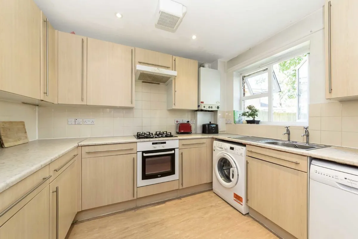 Flat Gearing Close in Greater London
