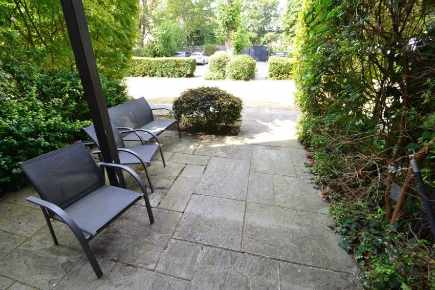Flat Widmore Road in Greater London
