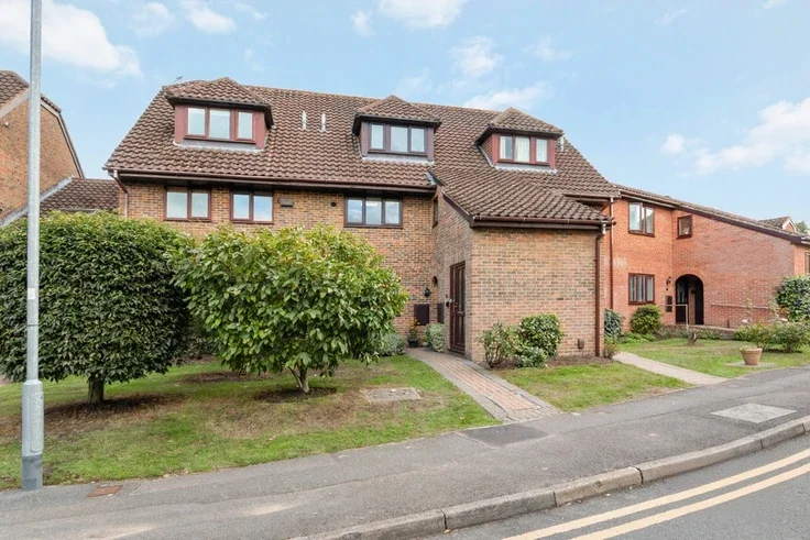 House Wiltshire Drive in Wokingham