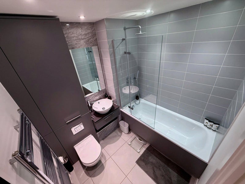 Room Forrester Way in Greater London