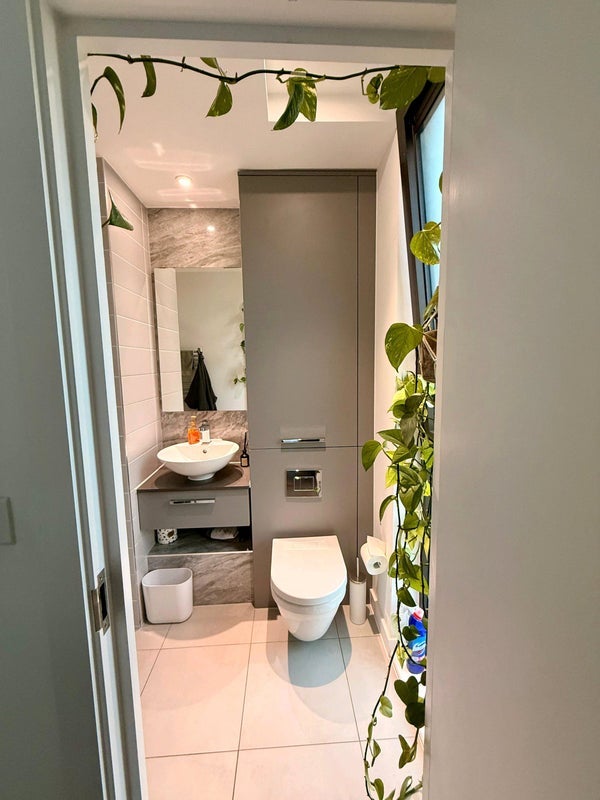 Room Forrester Way in Greater London