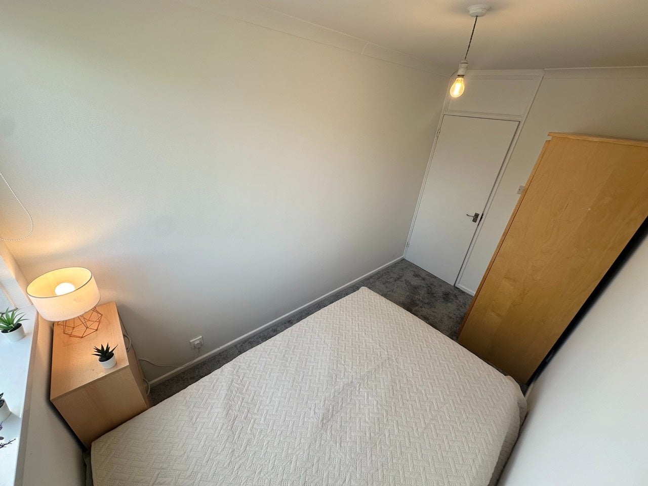 Room Clearwell Drive in City of Westminster