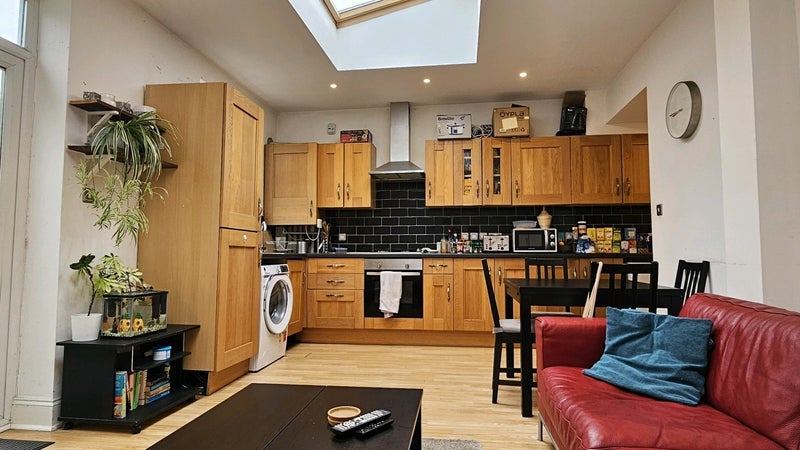 Room Topsham Road in Greater London