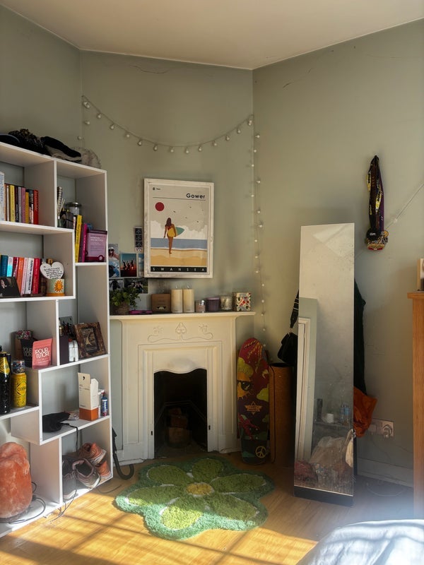 Room Topsham Road in Greater London