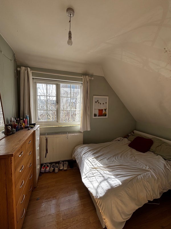 Room Topsham Road in Greater London