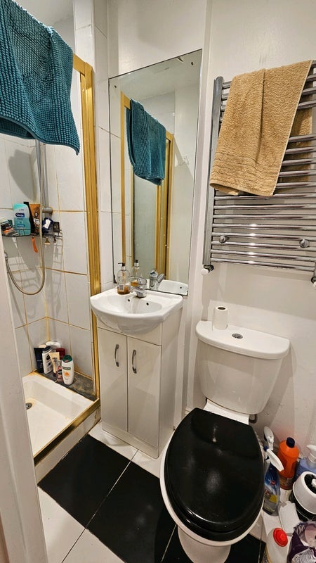 Room Topsham Road in Greater London