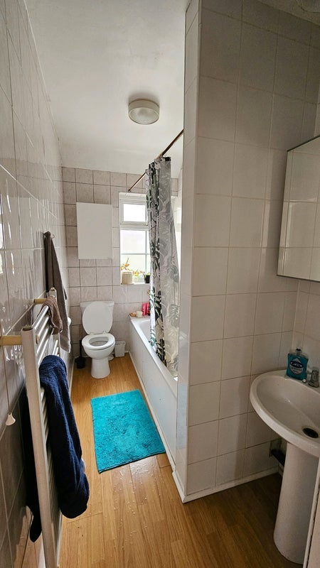 Room Topsham Road in Greater London