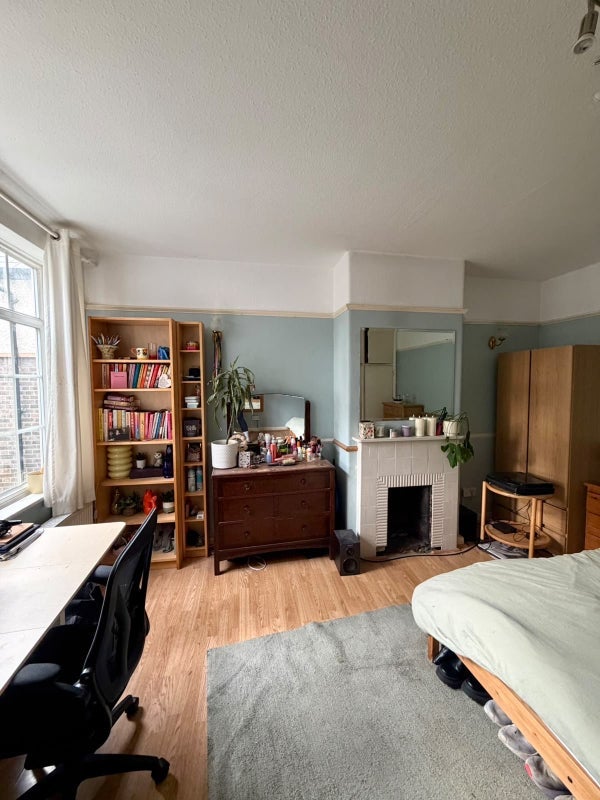 Room Topsham Road in Greater London
