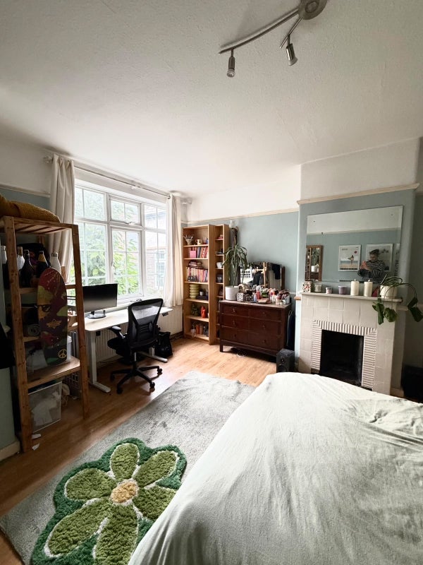Room Topsham Road in Greater London