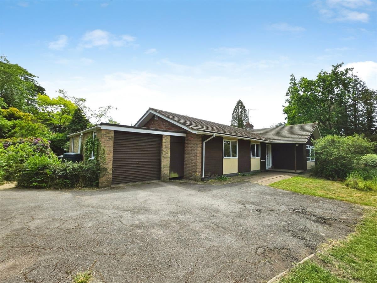 House Chapel Road in Waverley