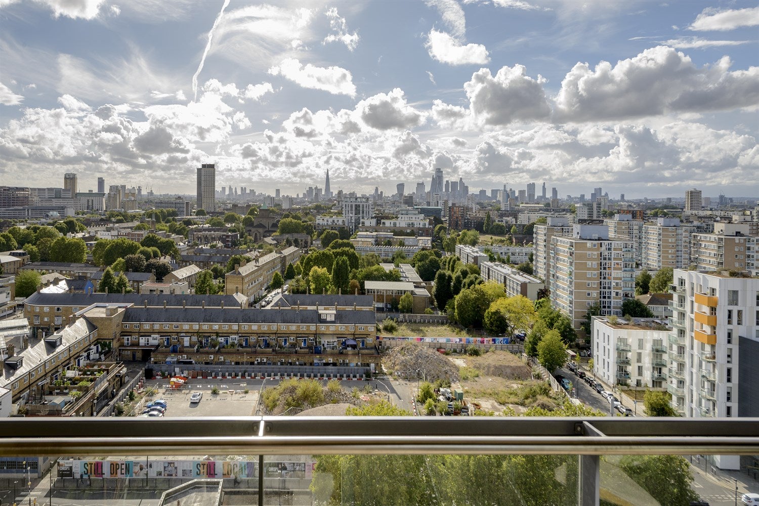 Flat Hay Currie Street in Greater London