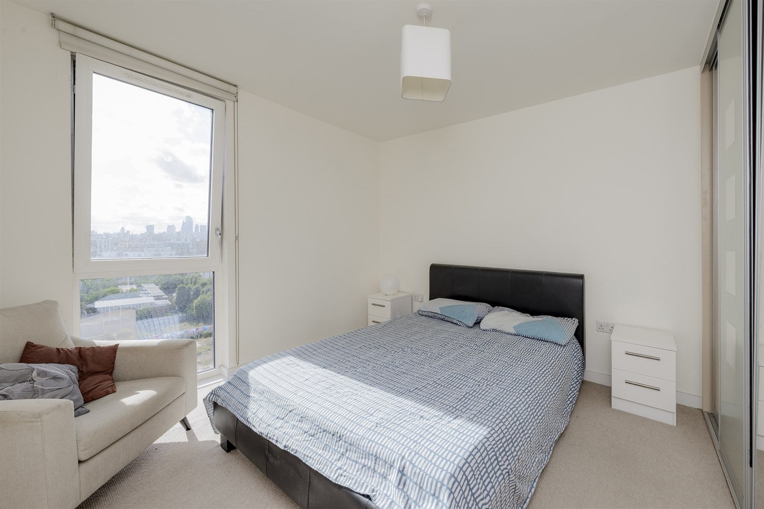 Flat Hay Currie Street in Greater London