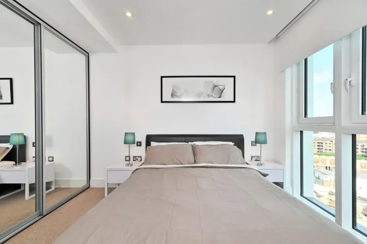 Flat Aldgate High Street in City of London