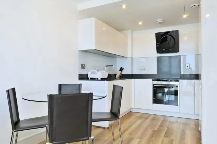 Flat Aldgate High Street in City of London