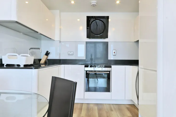 Flat Aldgate High Street in City of London