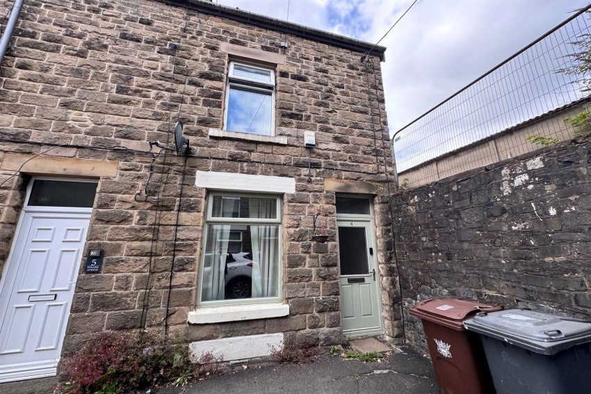 House Hollins Street in High Peak