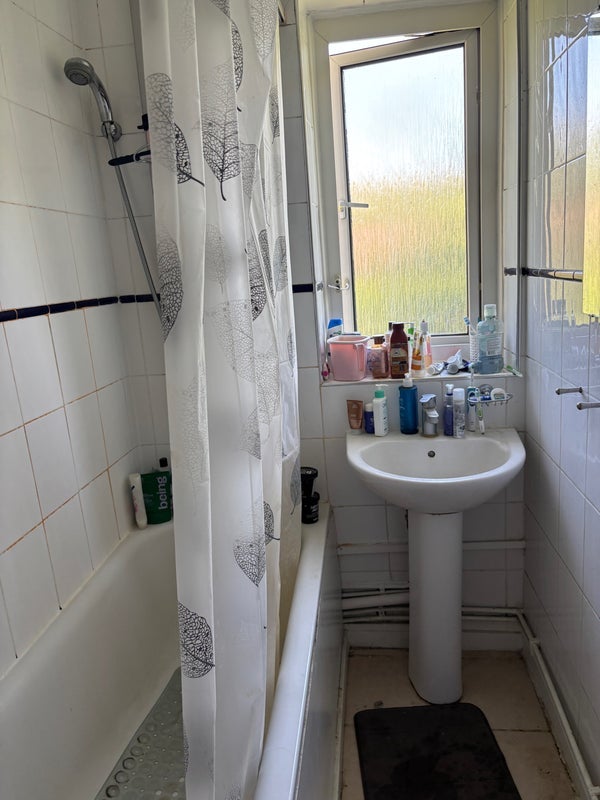Room Petersfield Rise in Greater London