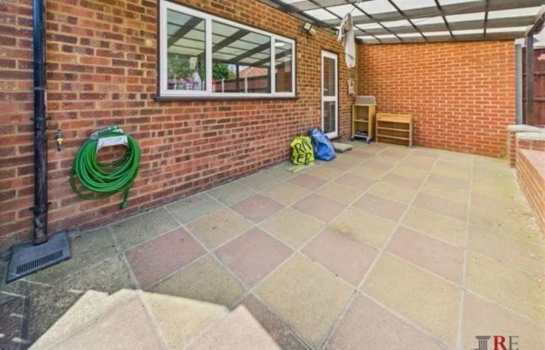 Room Vivian Avenue in Greater London