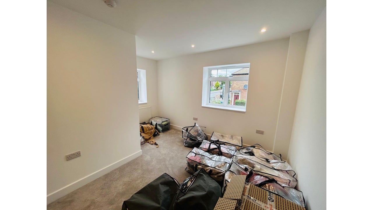 Flat Clifford Way in Greater London