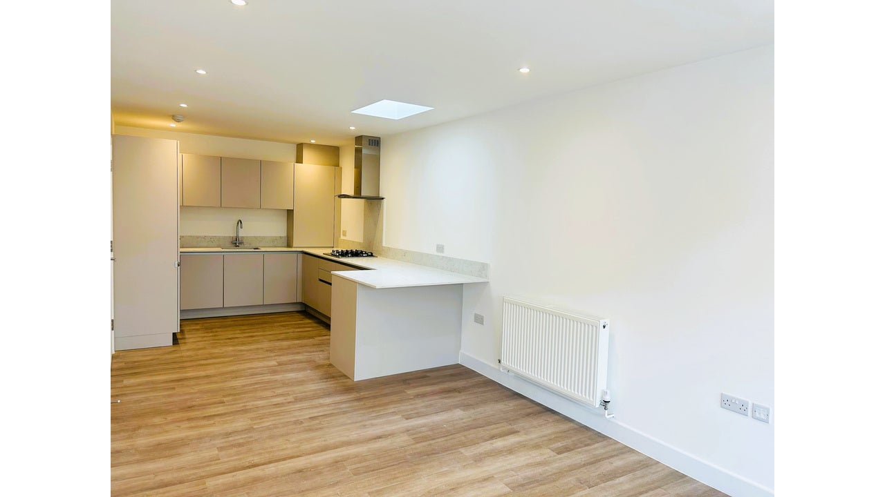 Flat Clifford Way in Greater London