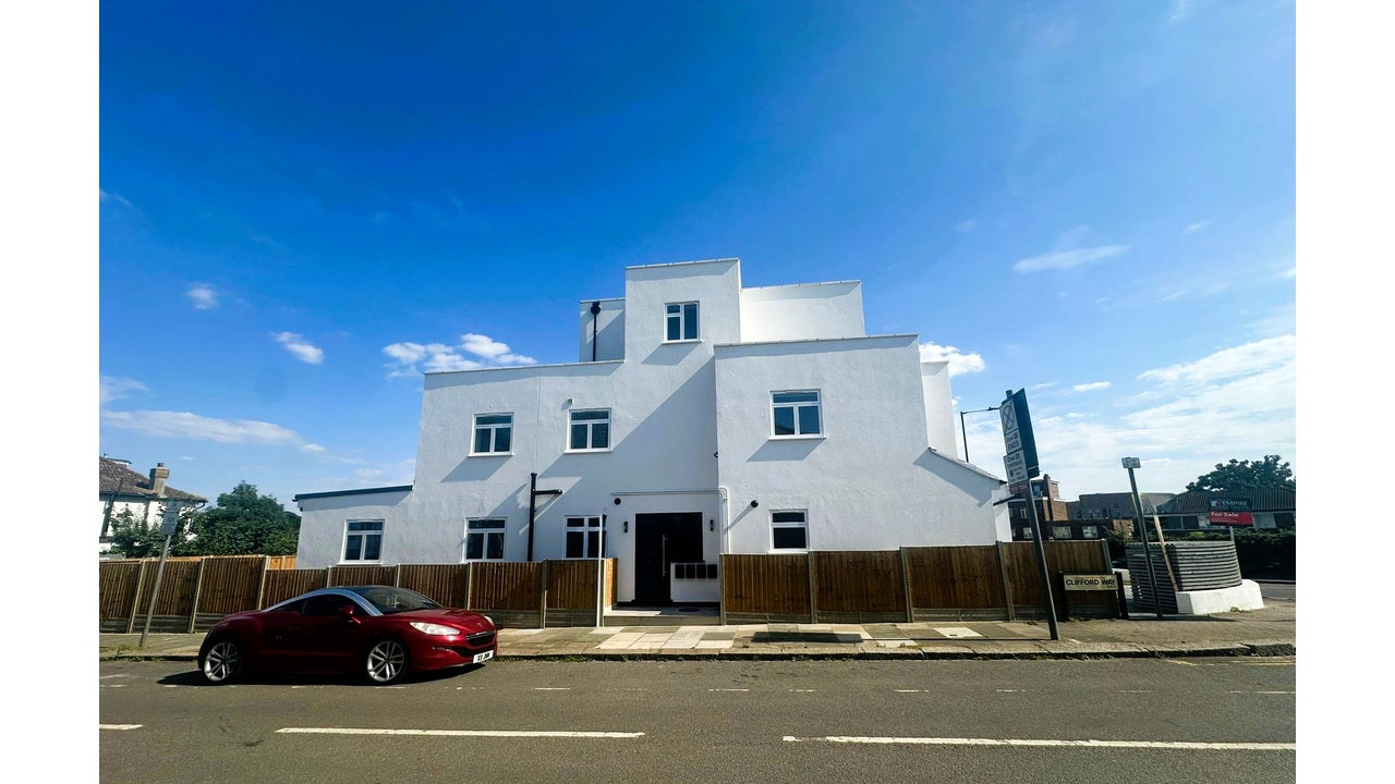 Flat Clifford Way in Greater London