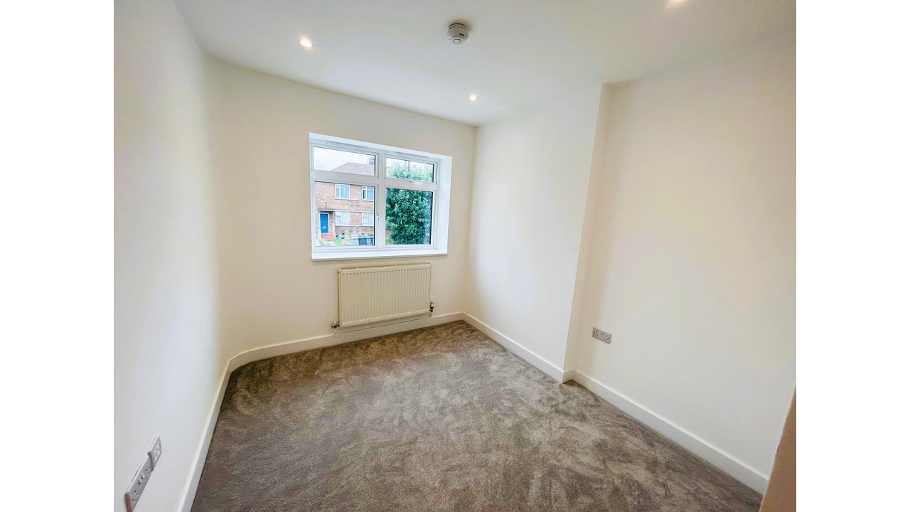 Flat Clifford Way in Greater London