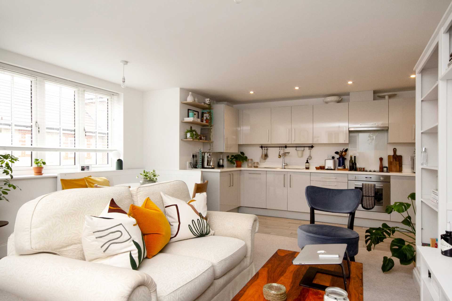 Flat Trotsworth Court in Egham
