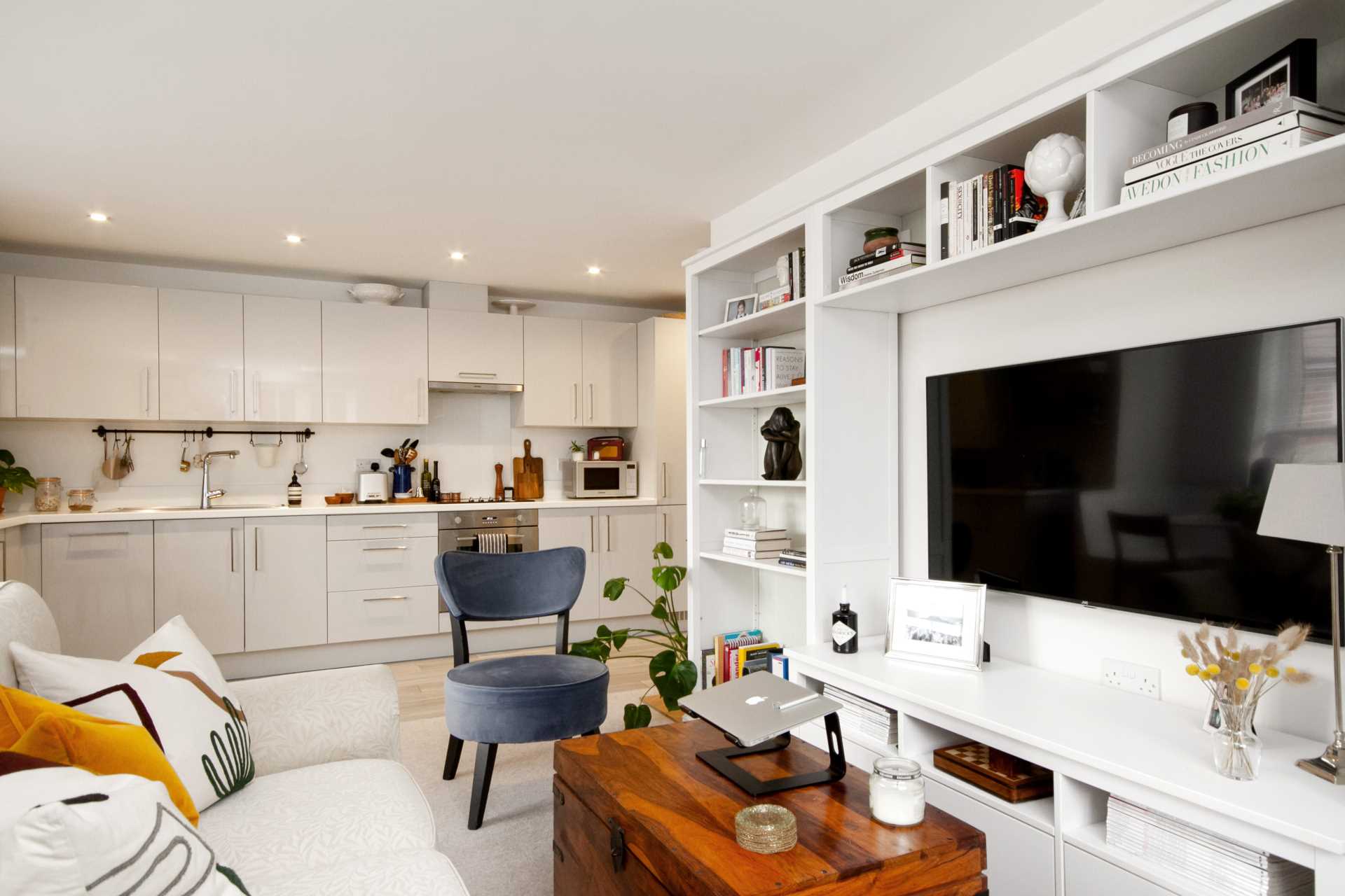Flat Trotsworth Court in Egham