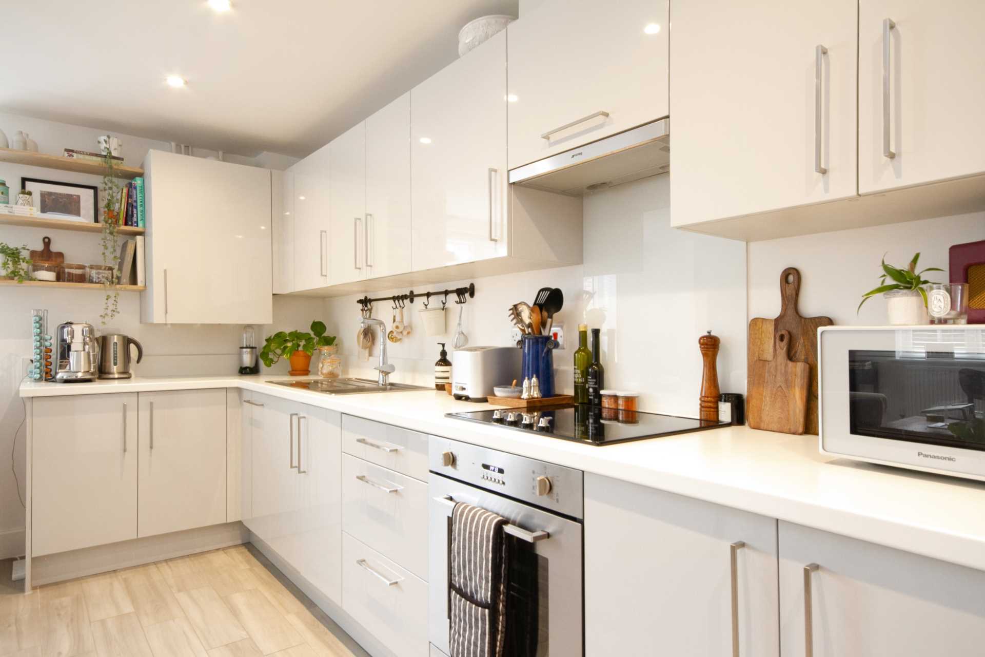 Flat Trotsworth Court in Egham