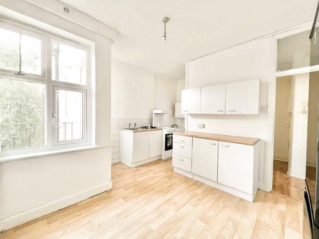 Flat All Souls Avenue in Greater London