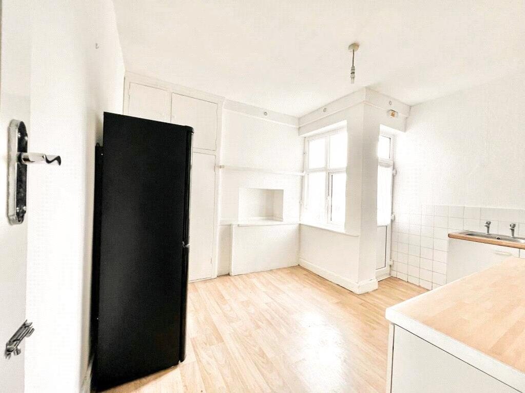 Flat All Souls Avenue in Greater London