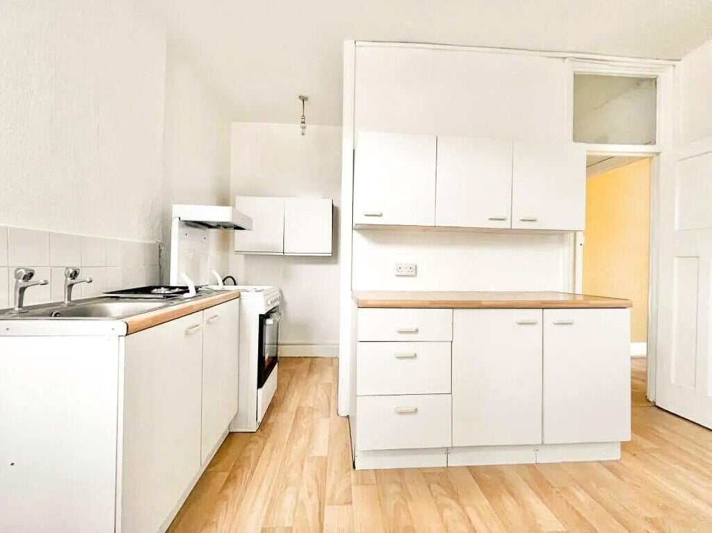 Flat All Souls Avenue in Greater London