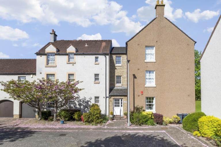 Flat Craigcrook Road in City of Edinburgh