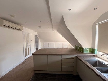 Flat Highfield Road in Hertsmere