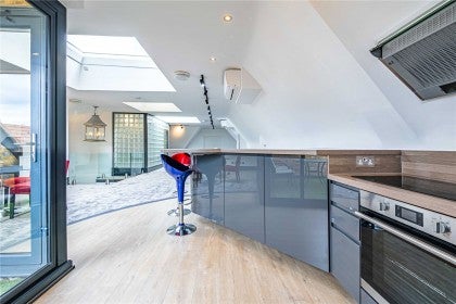 Flat Highfield Road in Hertsmere