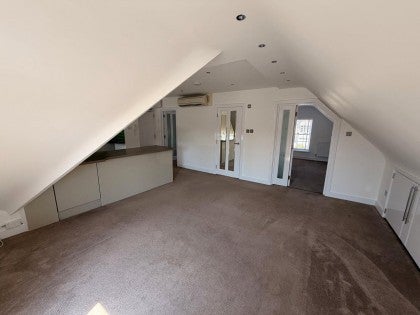Flat Highfield Road in Hertsmere