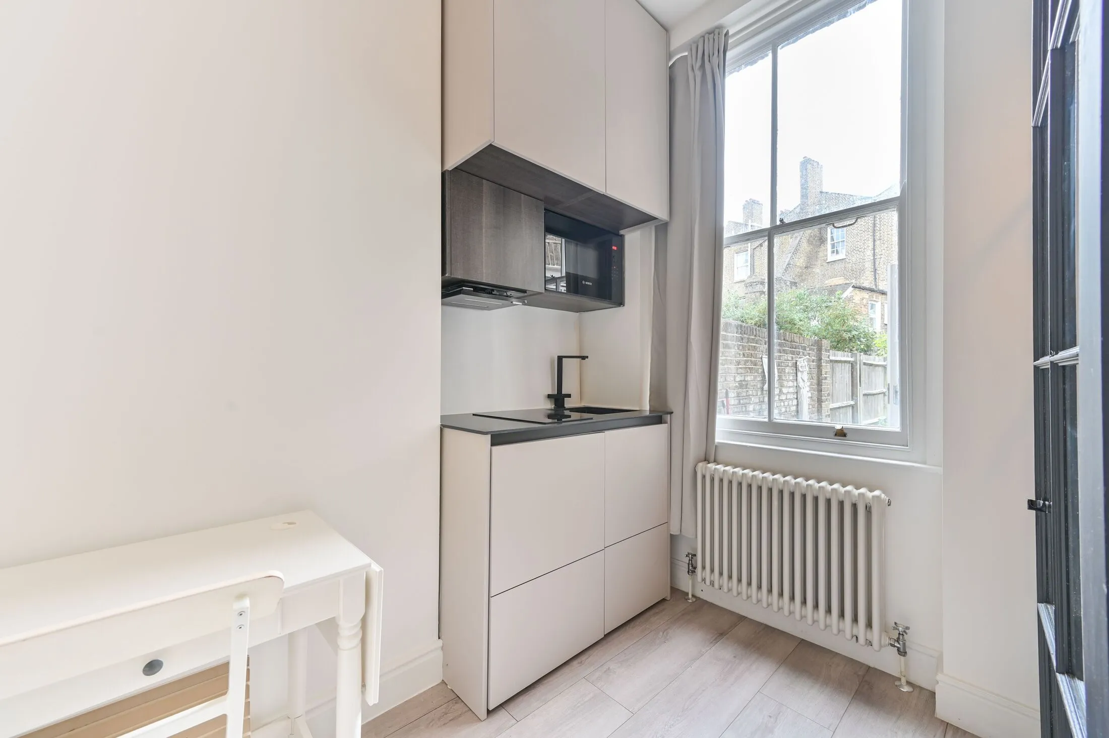 Flat Kilburn Lane in Greater London