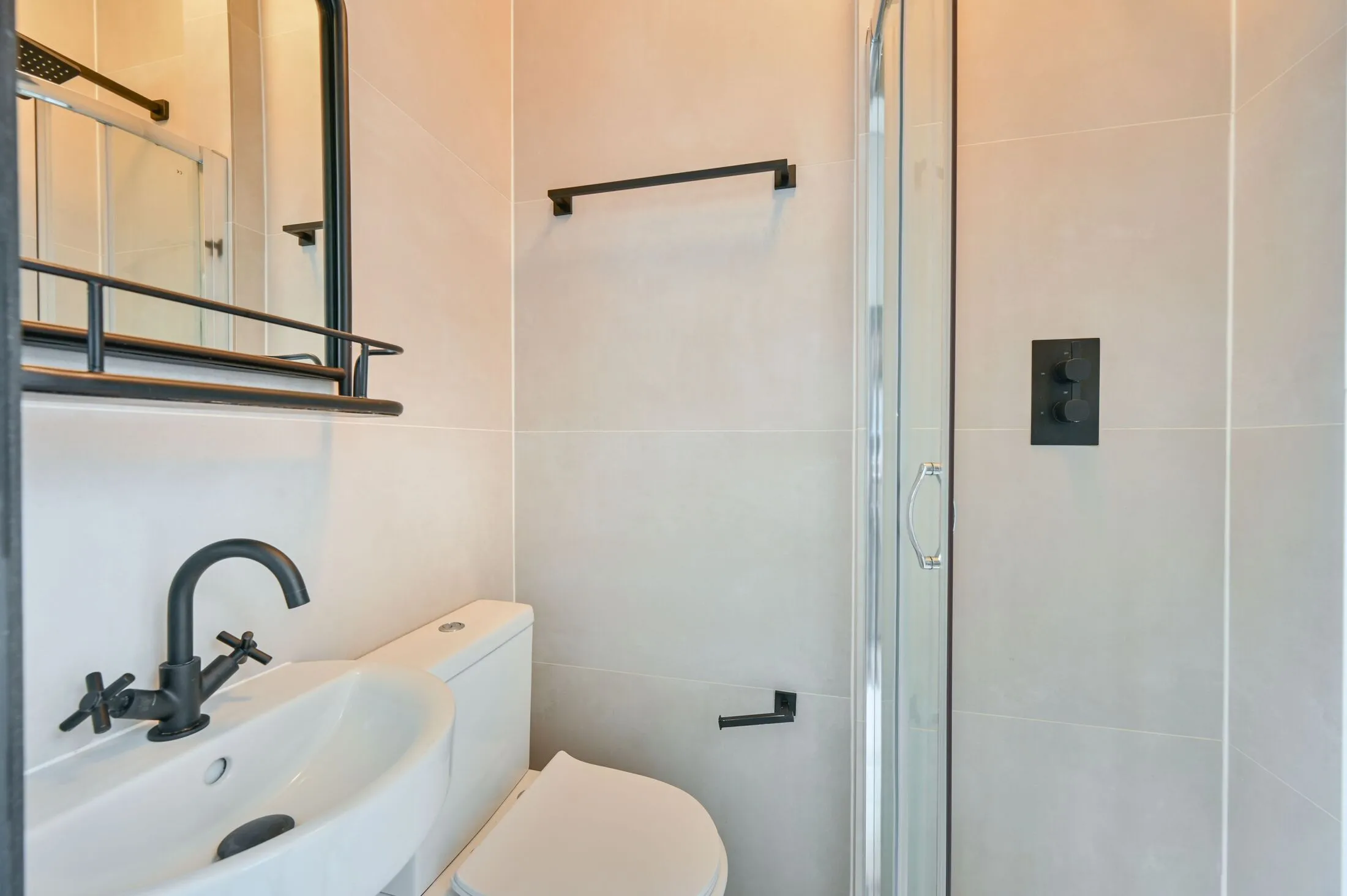 Flat Kilburn Lane in Greater London