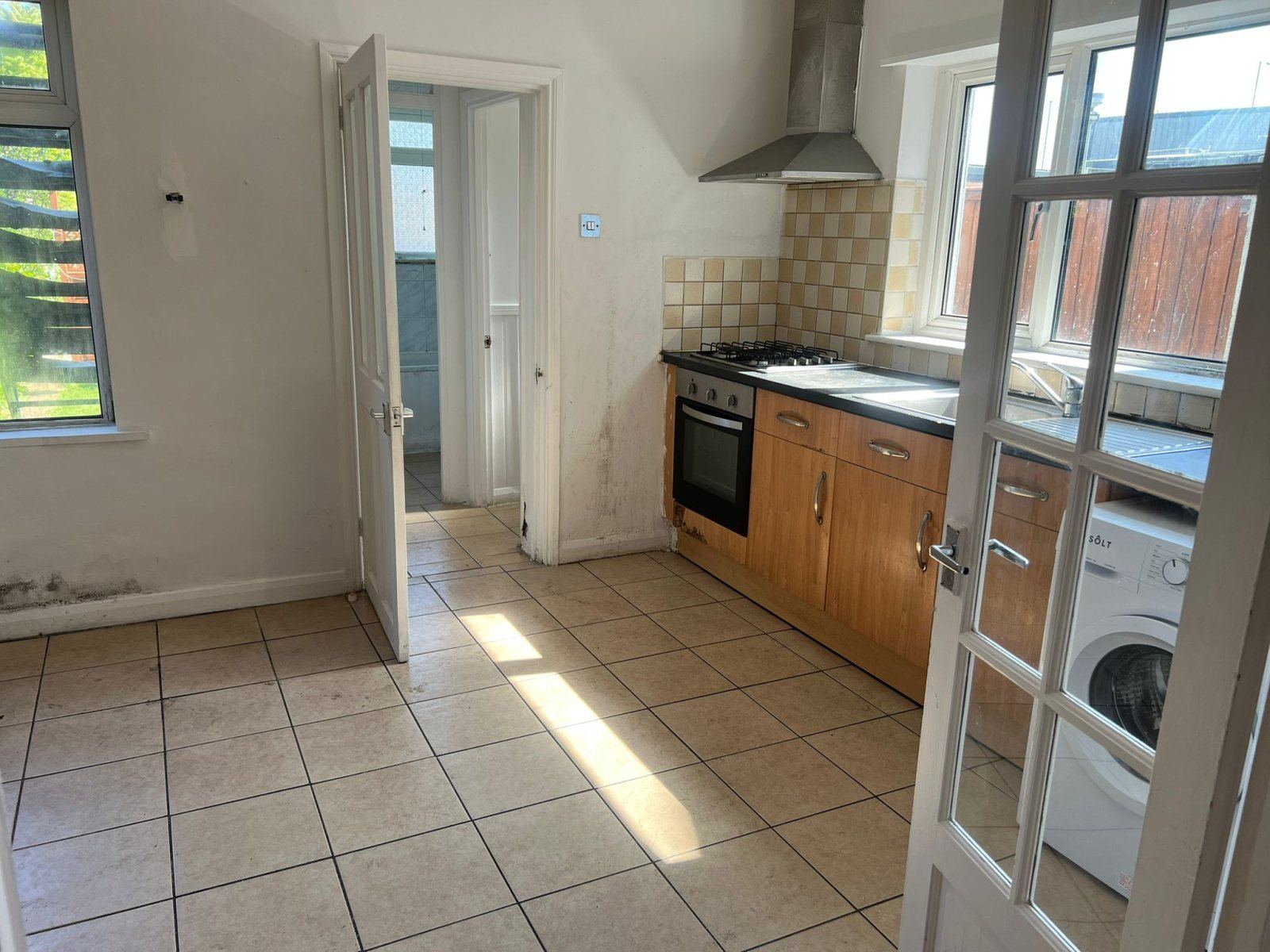 Flat Maybank Road in Greater London