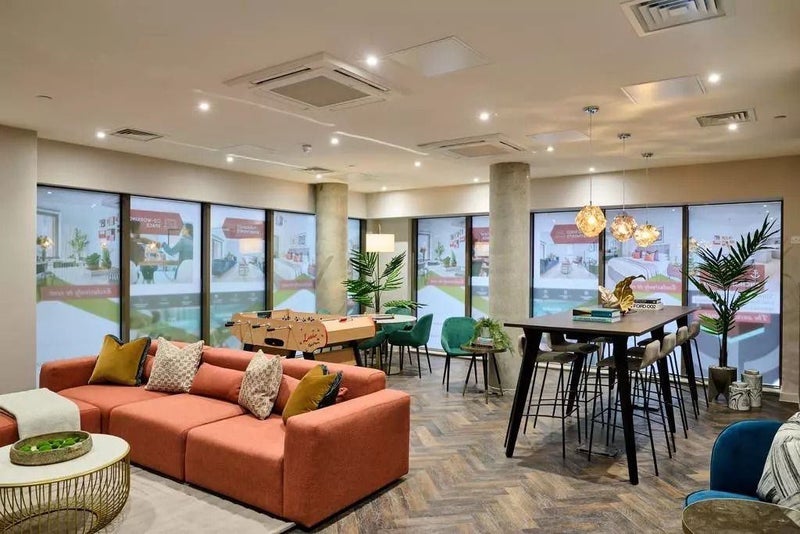 Room Atlantis Avenue in Greater London