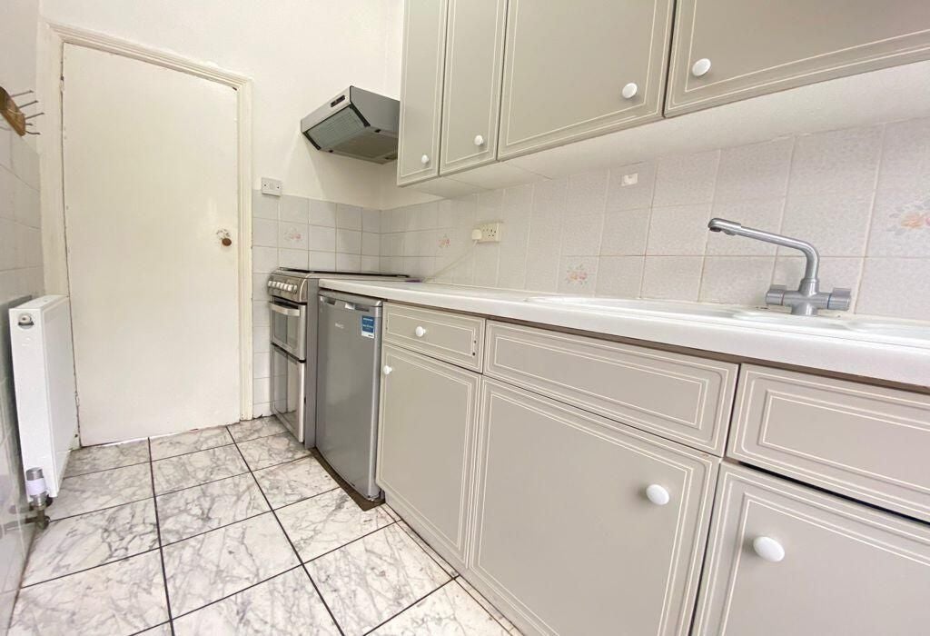 Room Chelmsford Road in Greater London