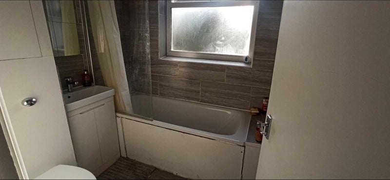 Room Reservoir Road in Greater London